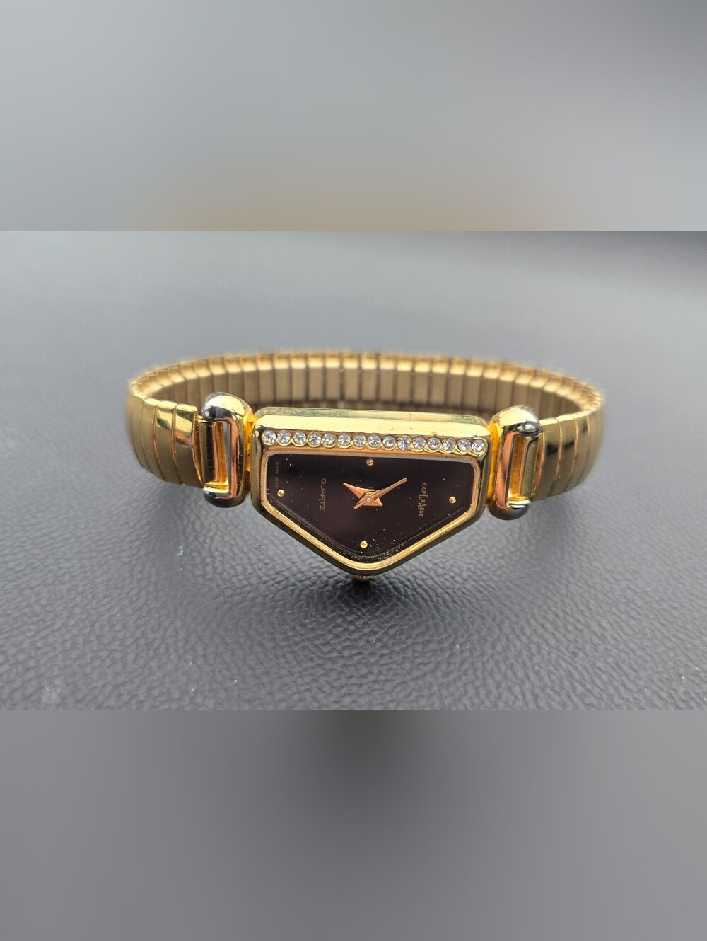 Vintage Gold-Tone Ladies Quartz Bracelet Watch with Crystal Accents